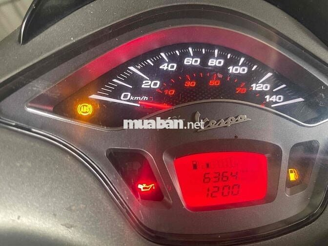 vespa Sprint125 có Cavet, qua nhà xem xe