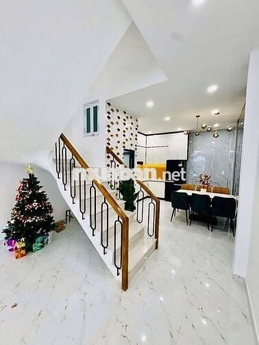 BÁN GẤP NHÀ PHỐ, 4 TẦNG ĐÃ CÓ SỔ, CÓ TTTM, 135 TIỆN ÍCH, GẦN LÀNG ĐH