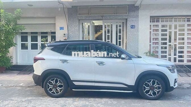 KIA Seltos 2021 Trắng đen