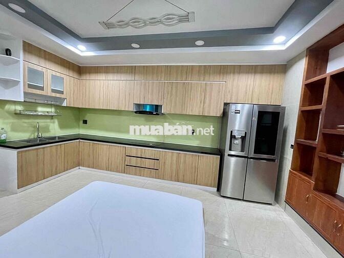 Phòng trệt, bếp siêu bự, tủ lạnh 4 cánh, máy giặt riêng, Full nội thất