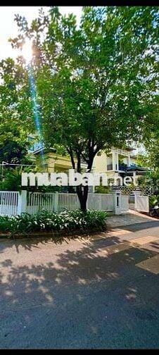 NHÀ DT5*20M,2LAU,3PN,4WC,KHU DÂN SENTURY CÓ BẢO VỆ RẤT AN NINH