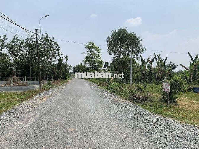 Siêu pgâm đất mặt tiền đường 20m . Tổng dt 1028,5m2 đất . Giá 1,889 tỷ