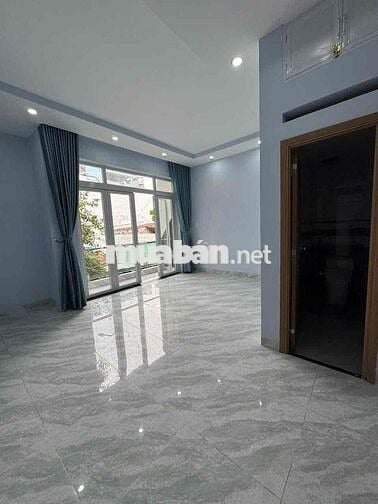 nhà 5m x 15m , đúc 4 tấm , đường Lê Văn Thọ , p15 . 18tr/ tháng