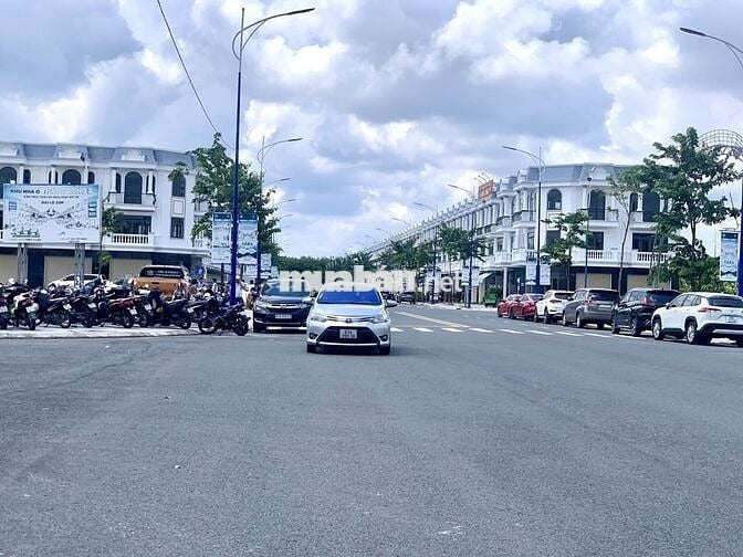 Mua nhà đầu tư + kinh doanh. Hãy xem căn này, sổ riêng, mặt tiền 25m