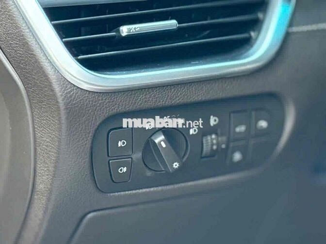 VinFast Lux SA 2.0 Turbo 2020 Premium 60000 km Đen