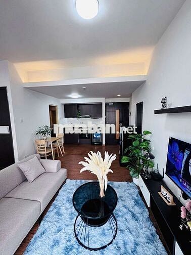 Căn hộ trung tâm CG mặt đường Xuân Thủy đầy đủ tiện nghi có ban công