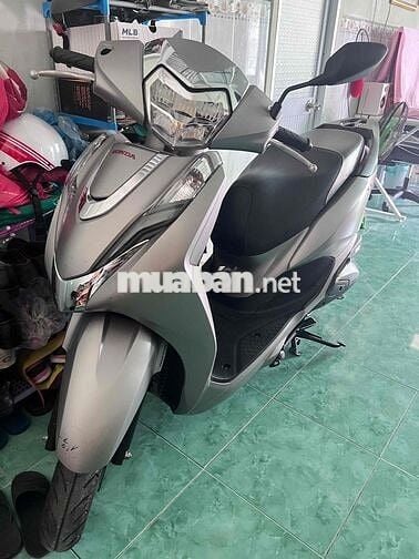 -Honda Lead 4 val 125cc màu bạc phiên bản đặc biệt