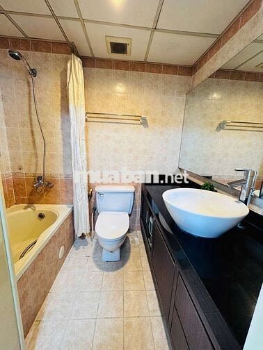 Căn hộ trung tâm CG mặt đường Xuân Thủy đầy đủ tiện nghi có ban công