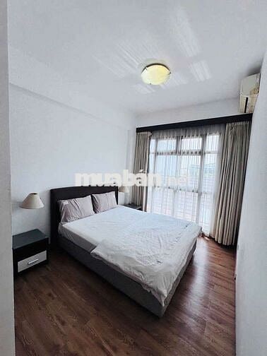 Căn hộ trung tâm CG mặt đường Xuân Thủy đầy đủ tiện nghi có ban công