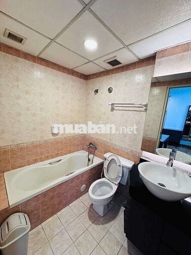 Căn hộ trung tâm CG mặt đường Xuân Thủy đầy đủ tiện nghi có ban công