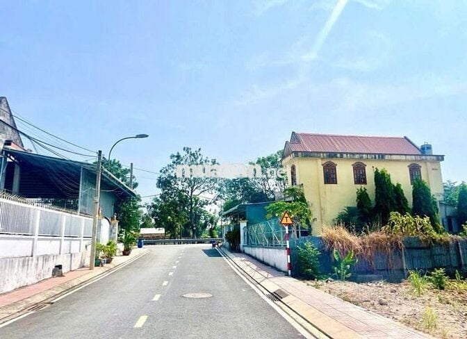 Bán đất Đ.Nguyễn Thị Triệu gần cầu vượt Củ Chi DT 100m2 giá 900tr, shr