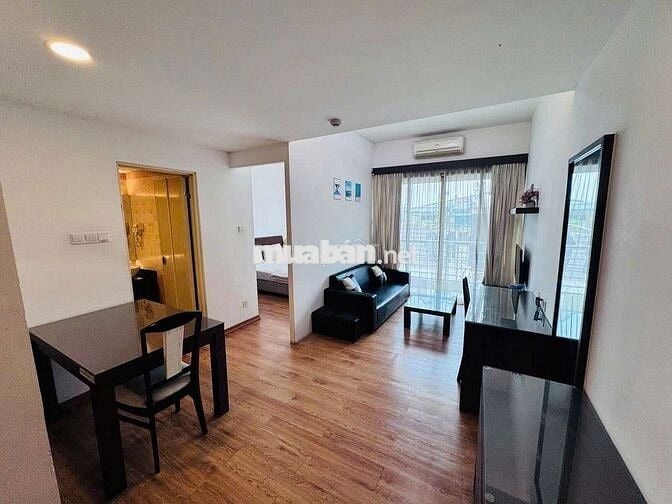 Căn hộ trung tâm CG mặt đường Xuân Thủy đầy đủ tiện nghi có ban công