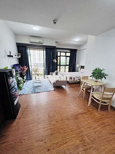 Căn hộ trung tâm CG mặt đường Xuân Thủy đầy đủ tiện nghi có ban công