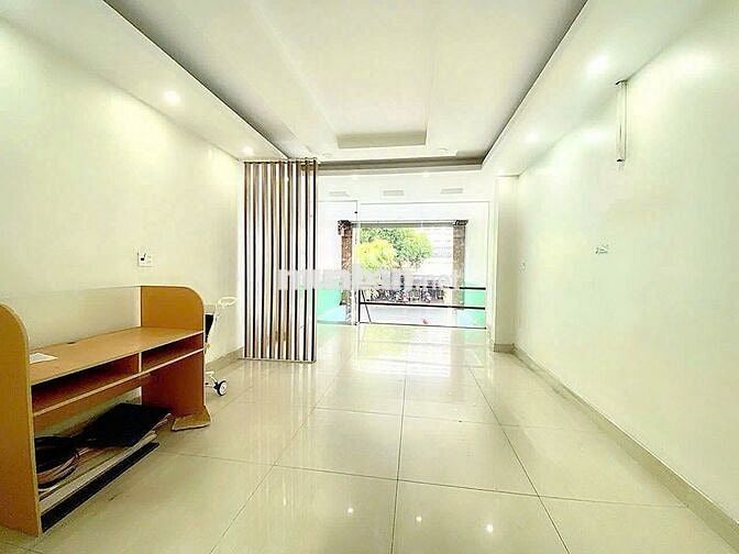 MẶT BẰNG QUẬN 11 - KINH DOANH TỰ DO - CÓ BÃI ĐẬU XE RỘNG