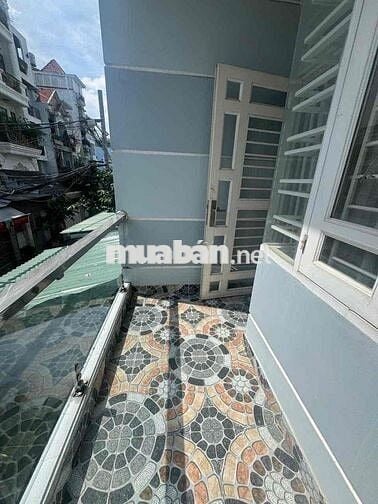 Phan huy ích vô 1 trục vô 20 m  Nhà ngang 3 m dài 17 m . Đúc 1 trệt