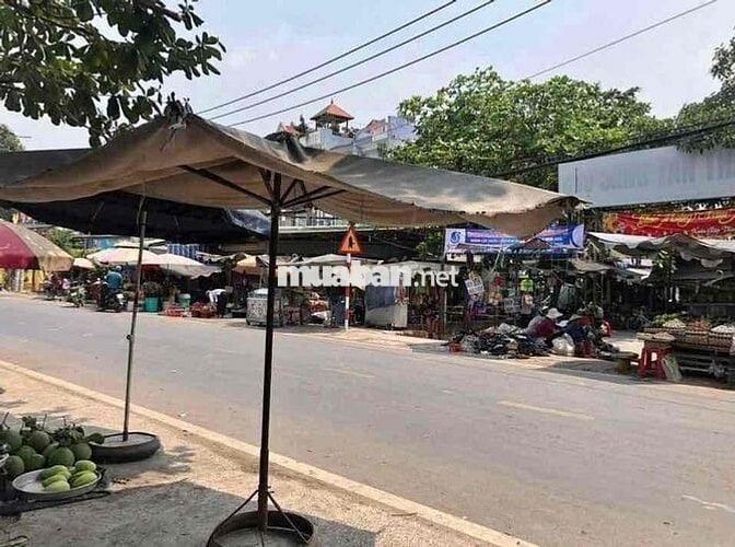 chính chủ cần bán nhanh lô đất nằm ngay mặt tiền chợ giá 230tr