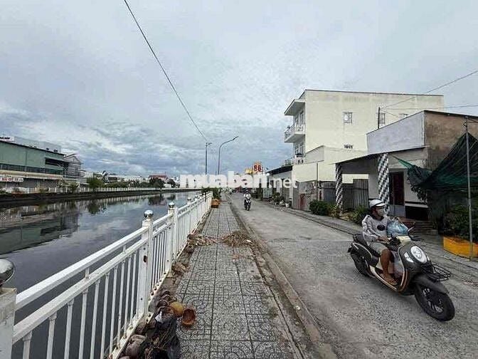 Nền mặt tiền Hồ Bún Xáng gần quán nhậu bờ kè 86