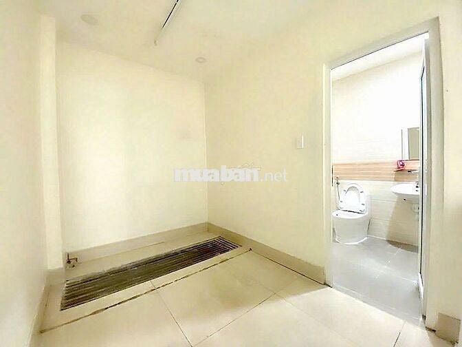 MẶT BẰNG QUẬN 11 - KINH DOANH TỰ DO - CÓ BÃI ĐẬU XE RỘNG