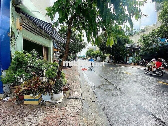 MẶT BẰNG QUẬN 11 - KINH DOANH TỰ DO - CÓ BÃI ĐẬU XE RỘNG