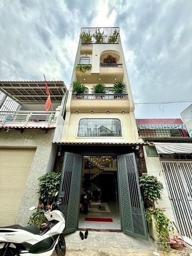 Bán gấp nhà khu vực đ. Hoa Lài P.7 Q.Phú Nhuận giá 2 tỷ 550tr / 58m2.