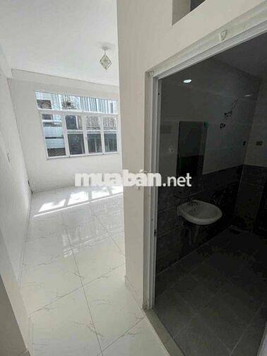 Nhà Quận 11 4N5WC hẻm5m ngay trung tâm giáp q5,6,10