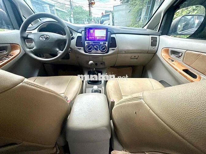 Toyota Innova G MT 2010