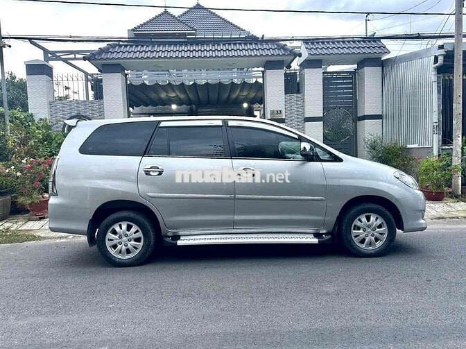 Toyota Innova G MT 2010