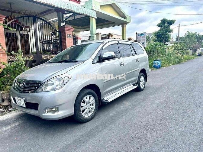 Toyota Innova G MT 2010
