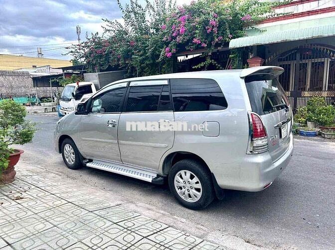 Toyota Innova G MT 2010