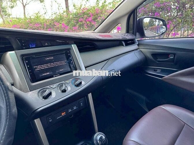 Toyota Innova 2019 Số sàn Bạc 99114 km