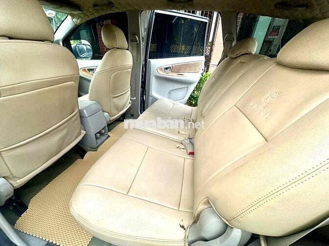Toyota Innova G MT 2010