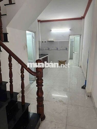 Nhà sạch 1 trệt 1 lầu 2 pn kín 1 pn hở 2 WC hành lang phơi đồ