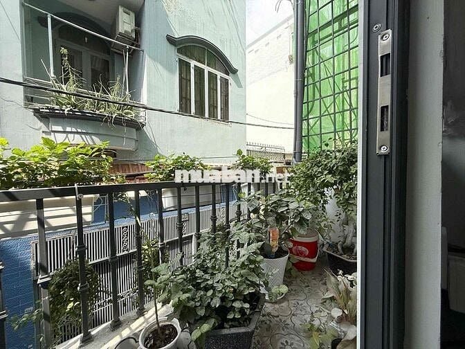 CHO THUÊ NHÀ NGUYÊN CĂN 2PN - 3WC NGAY CHỢ HOÀ HƯNG - CMT8