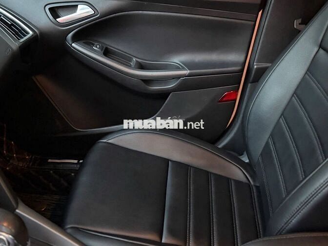 Ford Focus 2017 chính chủ màu trắng