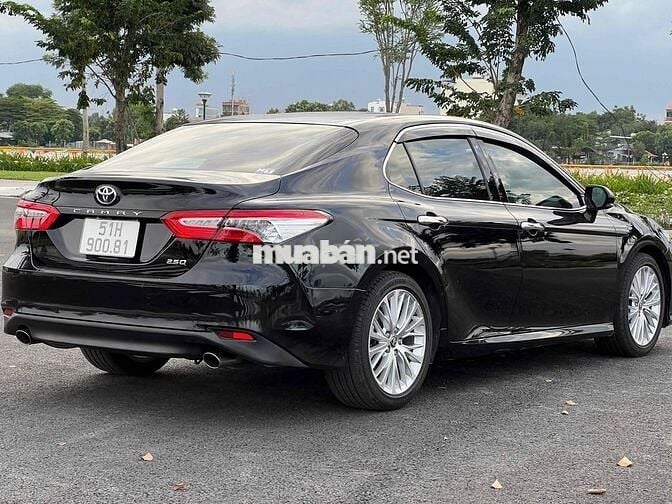 Toyota Camry 2021 2.5Q đen VIP 1 chủ tuyệt đẹp