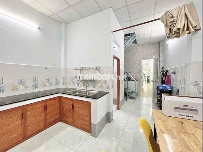 Hẻm xe tải Âu Cơ, Q11. Trệt lửng 4x18m, 3pn 2wc đủ nội thất 12.5 triệu