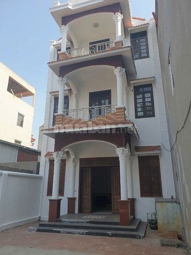  Cần gấp Bán đất có sẵn nhà ở 3 tầng 