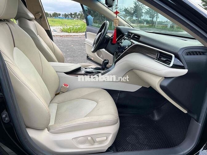 Toyota Camry 2021 2.5Q đen VIP 1 chủ tuyệt đẹp