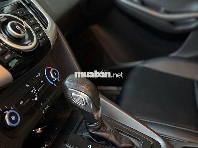 Ford Focus 2017 chính chủ màu trắng