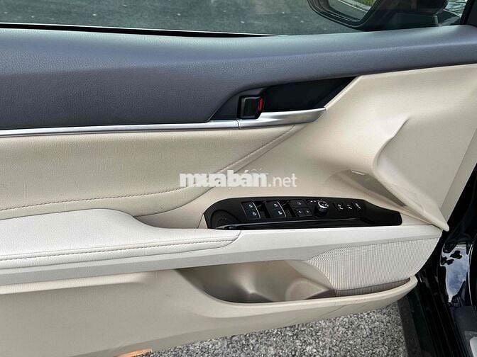 Toyota Camry 2021 2.5Q đen VIP 1 chủ tuyệt đẹp