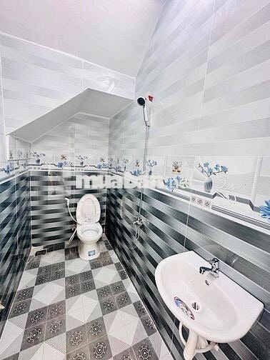 ⭐  Nhà 1 Trệt 2 Lầu View Sông – 5x15m – SHR – Ngã 3 Tân Kim – Chỉ 2.1T