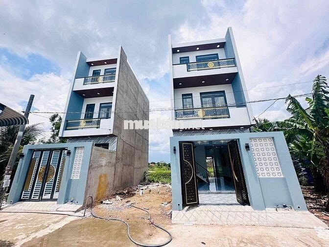 ⭐  Nhà 1 Trệt 2 Lầu View Sông – 5x15m – SHR – Ngã 3 Tân Kim – Chỉ 2.1T