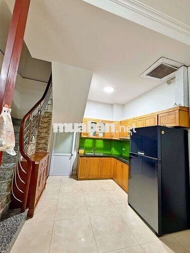 Cho Thuê Nhà Ngõ Chợ Ngọc Thuy Long Biên 38m 4 Tầng 2 ngủ Giá 8,5 Triê