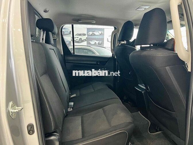 Toyota Hilux 2020 2.4E 4x2AT 118.000 km Bạc