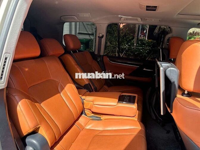 Lexus LX570 2016 lướt nhẹ 53.000km cực đẹp