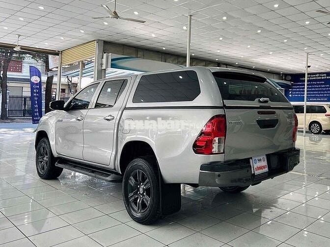 Toyota Hilux 2020 2.4E 4x2AT 118.000 km Bạc