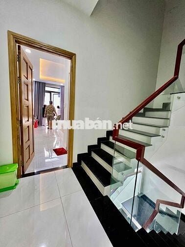 Nhà Mới Sạch Sẻ DT 200m2 1Trệt 2Lầu 4Pn 4Wc Sân Xe Máy Hẻm Xe Tải