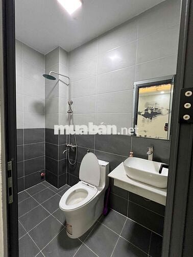 Nhà Mới Sạch Sẻ DT 200m2 1Trệt 2Lầu 4Pn 4Wc Sân Xe Máy Hẻm Xe Tải