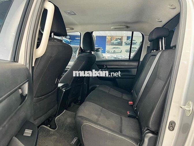 Toyota Hilux 2020 2.4E 4x2AT 118.000 km Bạc