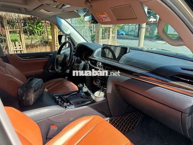 Lexus LX570 2016 lướt nhẹ 53.000km cực đẹp